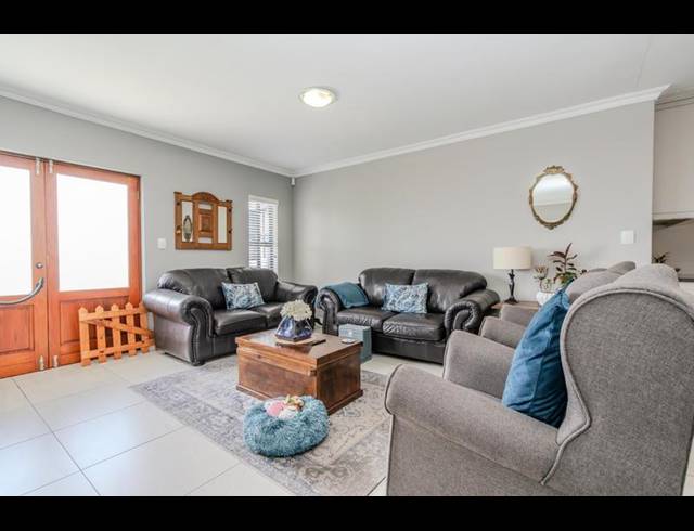 4 BEDROOM HOUSE FOR SALE IN CALYPSO BEACH